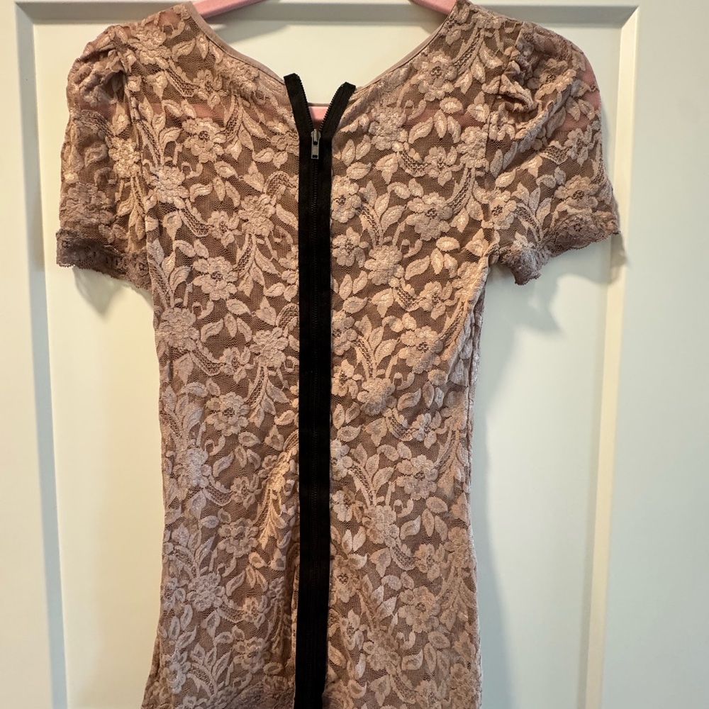 Victoria’s Secret/Moda Int’l Blush Pink Lace Top with Black Center Zipper, XS
